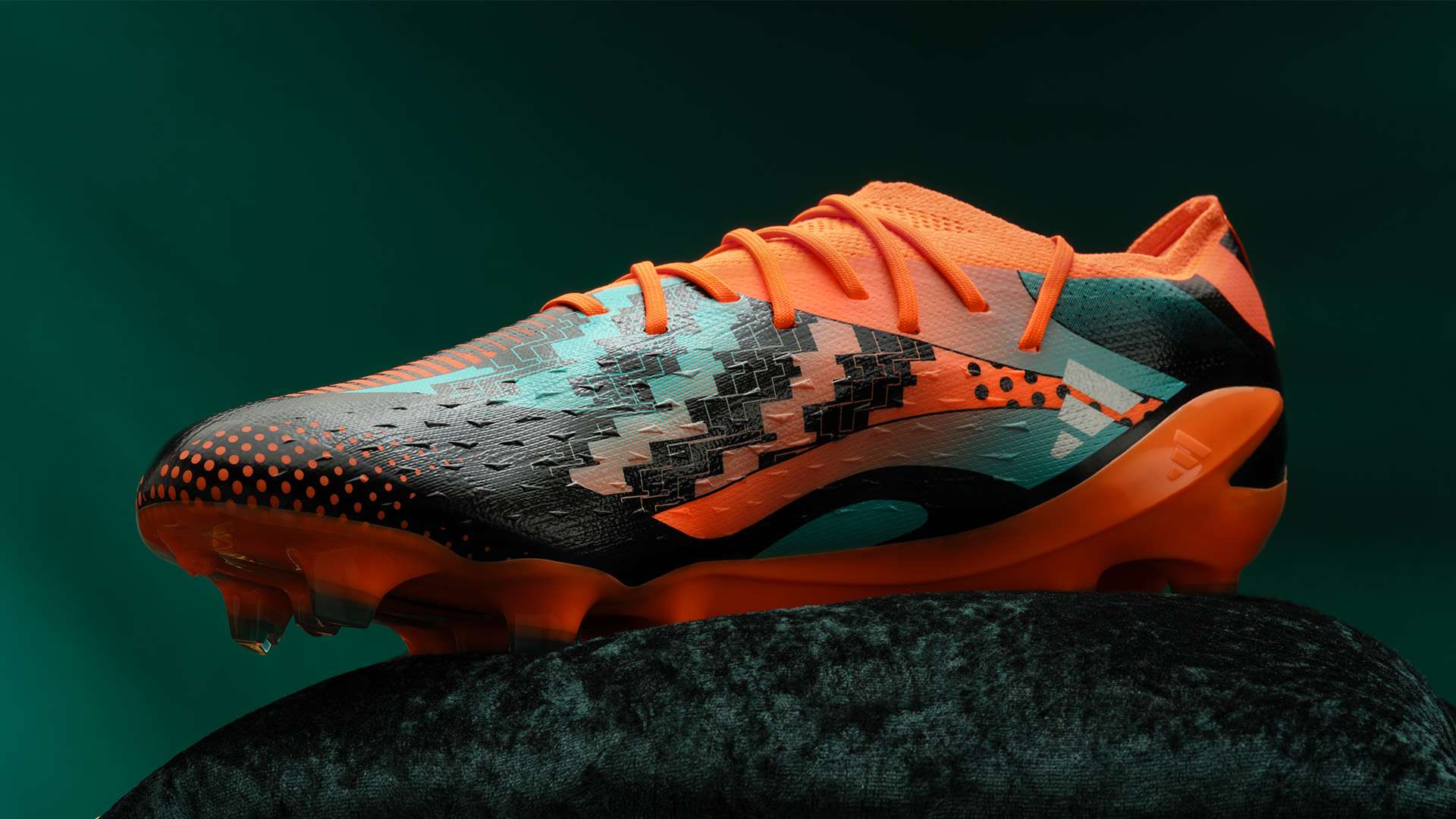 通过与亚足 通过与亚足